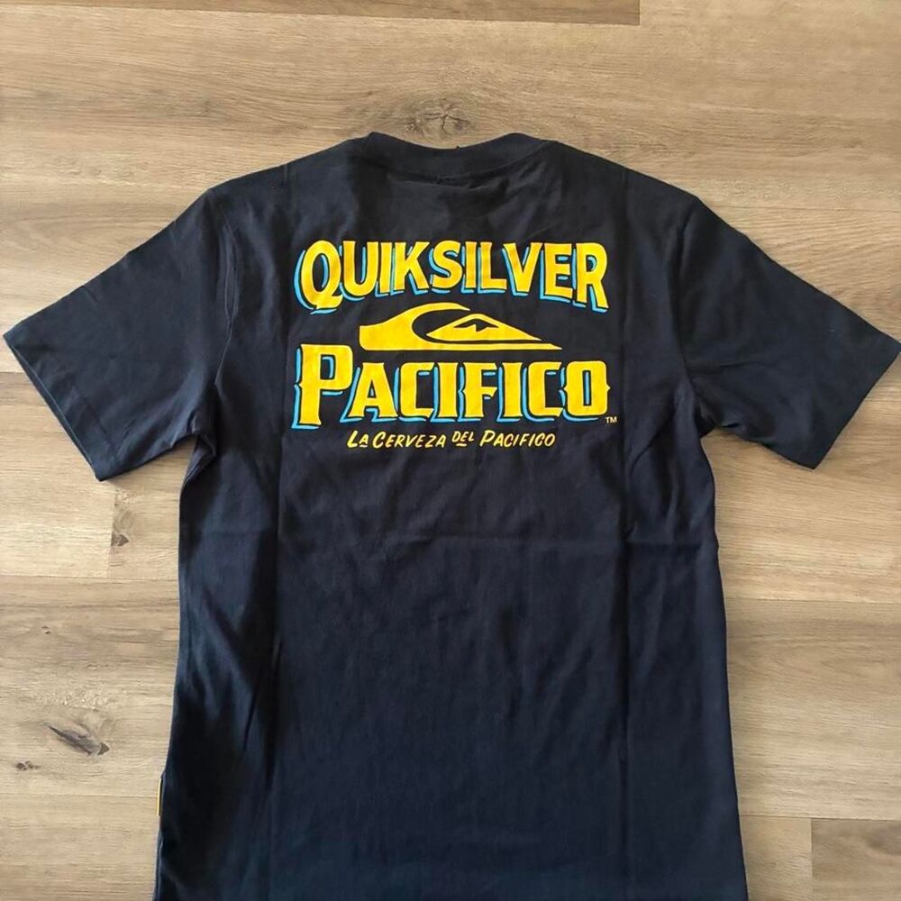 Quiksilver Men's multi T-shirt